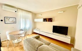 Milan Apartment Near The Prada Foundation